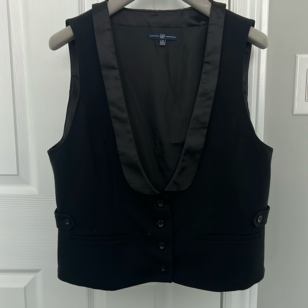 GAP Tuxedo style women’s vest